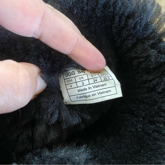 Ugg Bailey Bow II Black Short Boots Sheepskin Lined Suede Leather: 4 - Picture 10 of 10